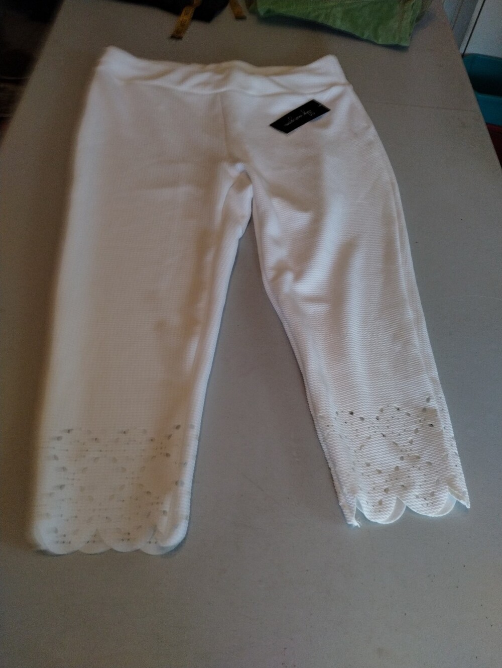 White Scalloped Hem Leggings Size Large